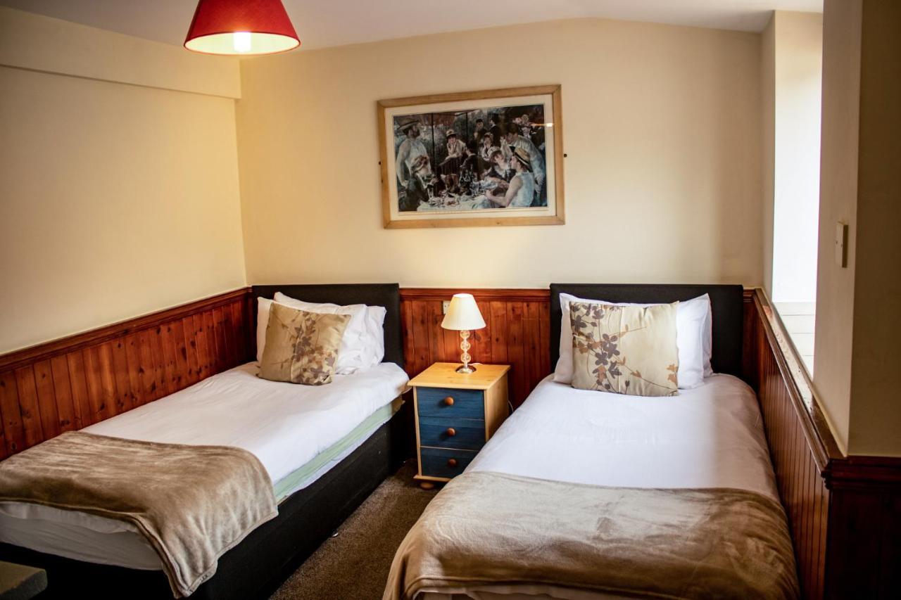 The Dolphin Hotel 查尔德 外观 照片